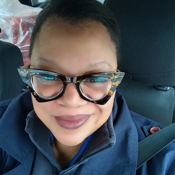 Meet your Posher, Deb - Picture 2 of 2